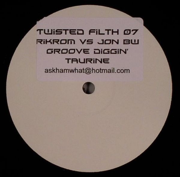 Rikrom vs. Jon BW – Groove Diggin’ / Taurine (12″) (Very Good (VG)) – CC2