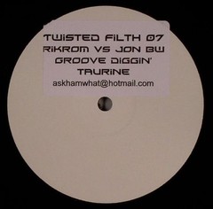 Rikrom vs. Jon BW – Groove Diggin’ / Taurine (12″) (Very Good (VG)) – CC2