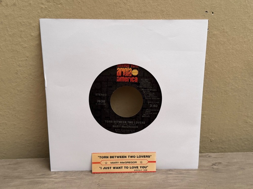 LISTEN 🎶MARY MACGREGOR TORN BETWEEN TWO LOVERS ARIOLA POP 45′ VINYL 7″