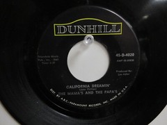 💥 ‘ THE MAMAS & THE PAPAS ‘ HIT 45+PICTURE [ California Dreamin’] 1966 ! 💥