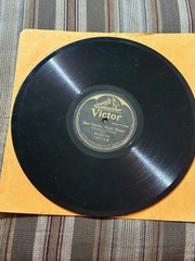 VICTOR Record 78 Rpm 19171 Wendell Hall RED HEADED MUSIC MAKER / AINT GUNNA RAIN