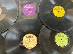 Lot of 24x HILLBILLY/ROCKABILLY/Honky-Tonk/C&W 1940s-1950s 10″ 78rpm singles #1