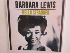 💥’ BARBARA LEWIS ‘ HIT 45 + PICTURE [HELLO STRANGER] 1963 !💥