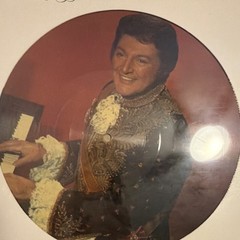 Liberace A Legendary Performer LP Vinyl AVI Records 1982 AVI-6127