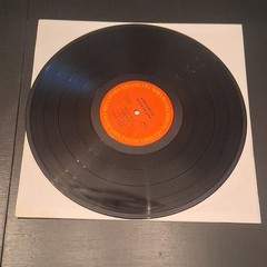 Aerosmith Toys in the Attic 12″ Black Vinyl LP Rock HAS A SLIGHT SCRATCH