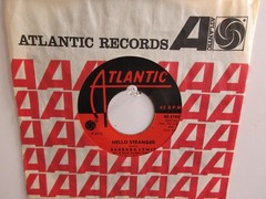💥’ BARBARA LEWIS ‘ HIT 45 + PICTURE [HELLO STRANGER] 1963 !💥