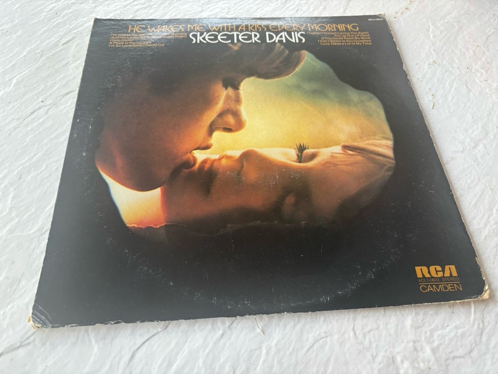 SKEETER DAVIS: he wakes me with a kiss every morning RCA CAMDEN/ PICKWICK 12″ LP