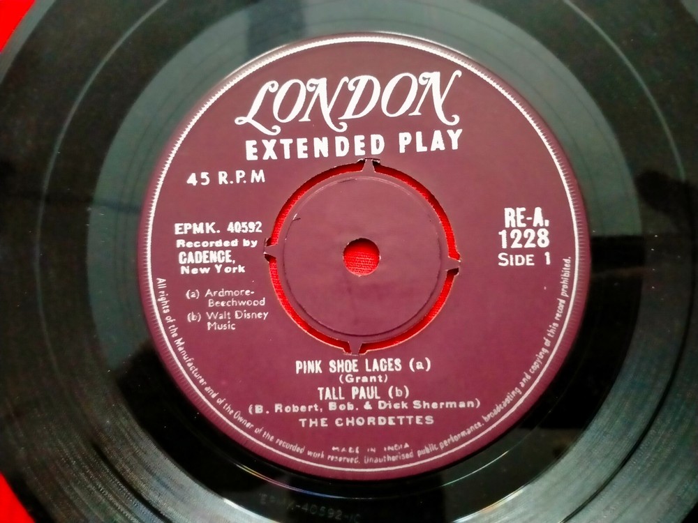 The Chordettes Pink Shoe Laces/Charlie Brown RARE SINGLE record 7″ India Ex