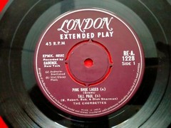 The Chordettes Pink Shoe Laces/Charlie Brown RARE SINGLE record 7″ India Ex