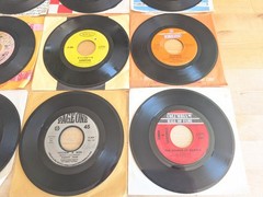 Vtg Lot 45 RPM Records & Sleeves Nat Adderley Kingpins Isley Bros Grass Roots