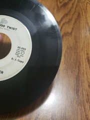 Johnny Winter – Voodoo Twist/Ease My Pain 45RPM Promo Vinyl Frolic White Label G