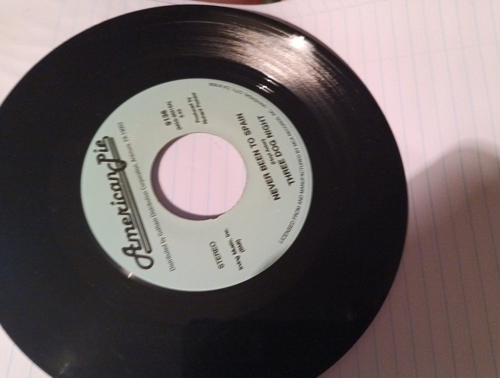 2 x THREE DOG NIGHT “NEVER BEEN TO SPAIN” “Liar” “On The Way Back Home 45 rpm