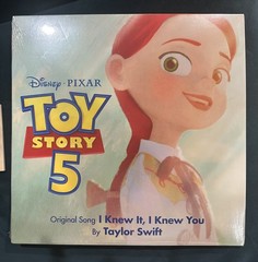 Taylor Swift Toy Story 5 I Knew It I Knew You Jessie Hat & Badge 10″ Vinyl Set