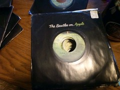 The Beatles-(20) 45rpm 7′ Apple Label W/Sleeves- Badfinger-Ringo-Billy Preston
