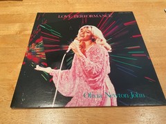 OLIVIA NEWTON JOHN “Love Performance” Japan PRESS + INSERT 1981 EX/NM