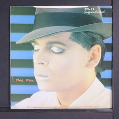 GARY NUMAN: she’s got claws BEGGARS BANQUET 7″ Single 45 RPM United Kingdom