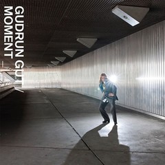 GUDRUN GUT – Moment