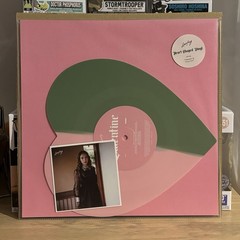 Laufey – Strawberry Matcha Heart-Shaped 7″ Vinyl – Valentine / Lover Girl