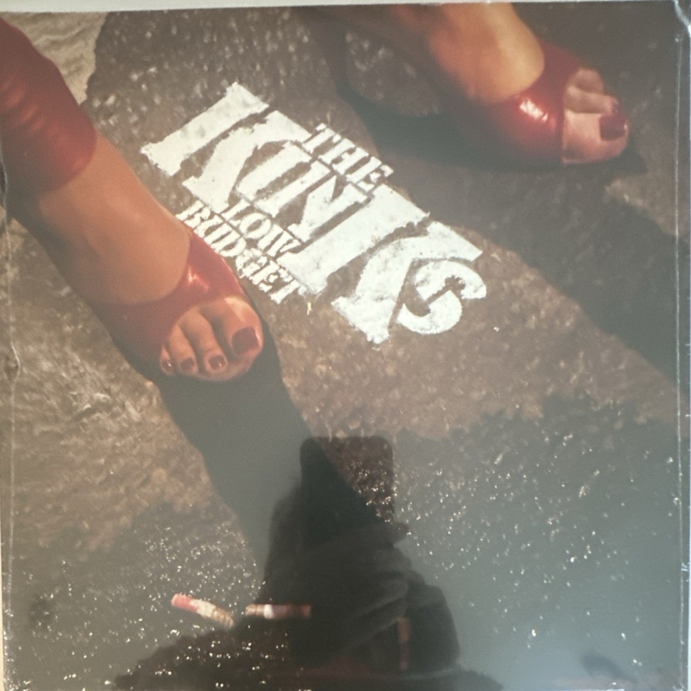 THE KINKS – LOW BUDGET – VINYL RECORD LP – ARISTA AB 4240 – BLACK SLEEVE