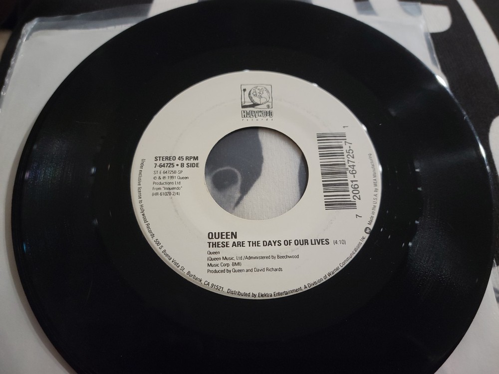 QUEEN WE ARE THE CHAMPIONS THESE ARE THE DAYS OF OUR LIVES 45 RPM SINGLE 1991