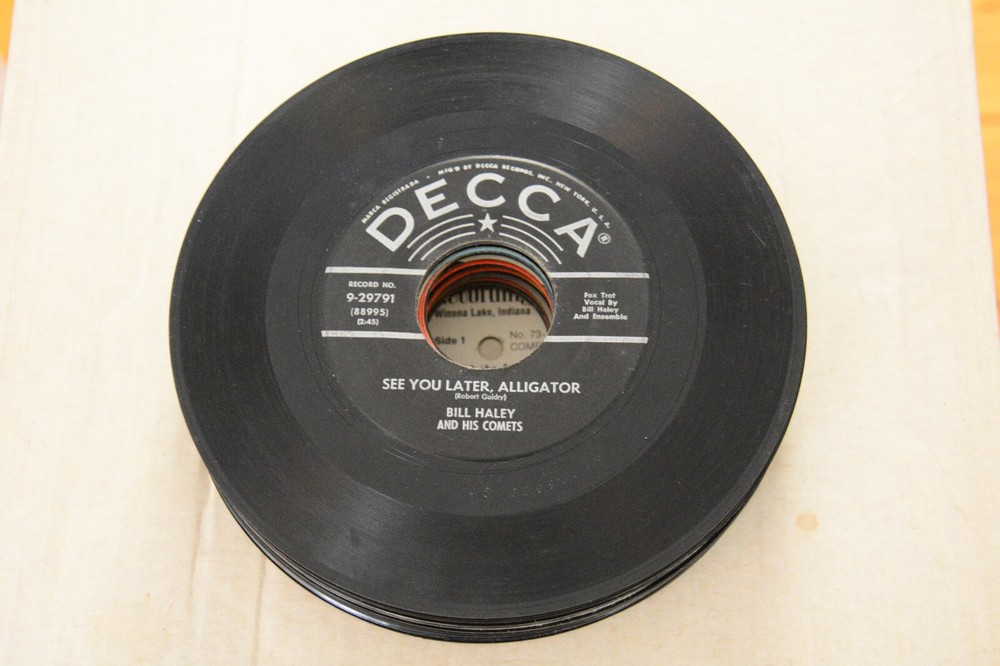BILL HALEY “THE PAPER BOY / SEE YOU LATER ALLIGATOR” 45 RPM 7″ SINGLE G+ DECCA