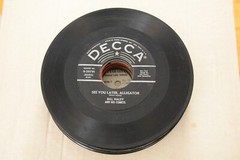 BILL HALEY “THE PAPER BOY / SEE YOU LATER ALLIGATOR” 45 RPM 7″ SINGLE G+ DECCA