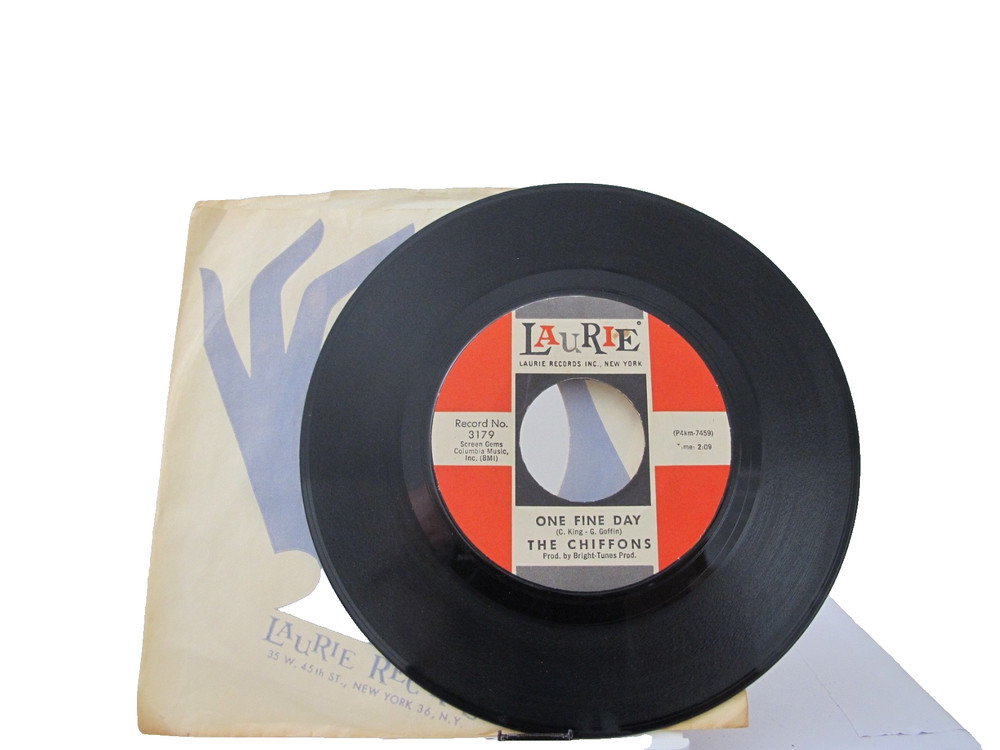 45 RECORD – THE CHIFFONS – ONE FINE DAY