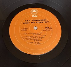 REO Speedwagon – Riding’ The Storm Out – 1973-1978 US Reissue PE 32378