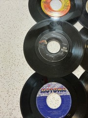 LOT OF 26 45rpm records – 1950s/1960s/70s Country Pop and Rock Hits