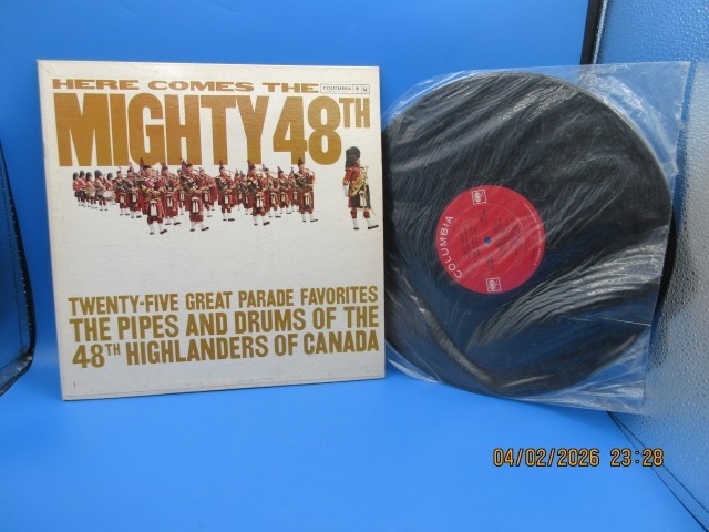 Album Here Comes the Mighty 48th by The Pipes & Drums Vintage
