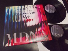 Madonna “MDNA” 2LP g/f Interscope Records – 0602527977515 Europe 2012