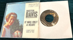 Skeeter Davis: I Can’t Stay Mad…/It Was Only A Heart 45 47-8219 w/pic sleeve