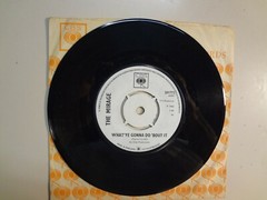 MIRAGE:It’s In Her Kiss 2:13-What’ye Gonna Do ‘Bout It-U.K.7″ 1965 CBS 201772 DJ