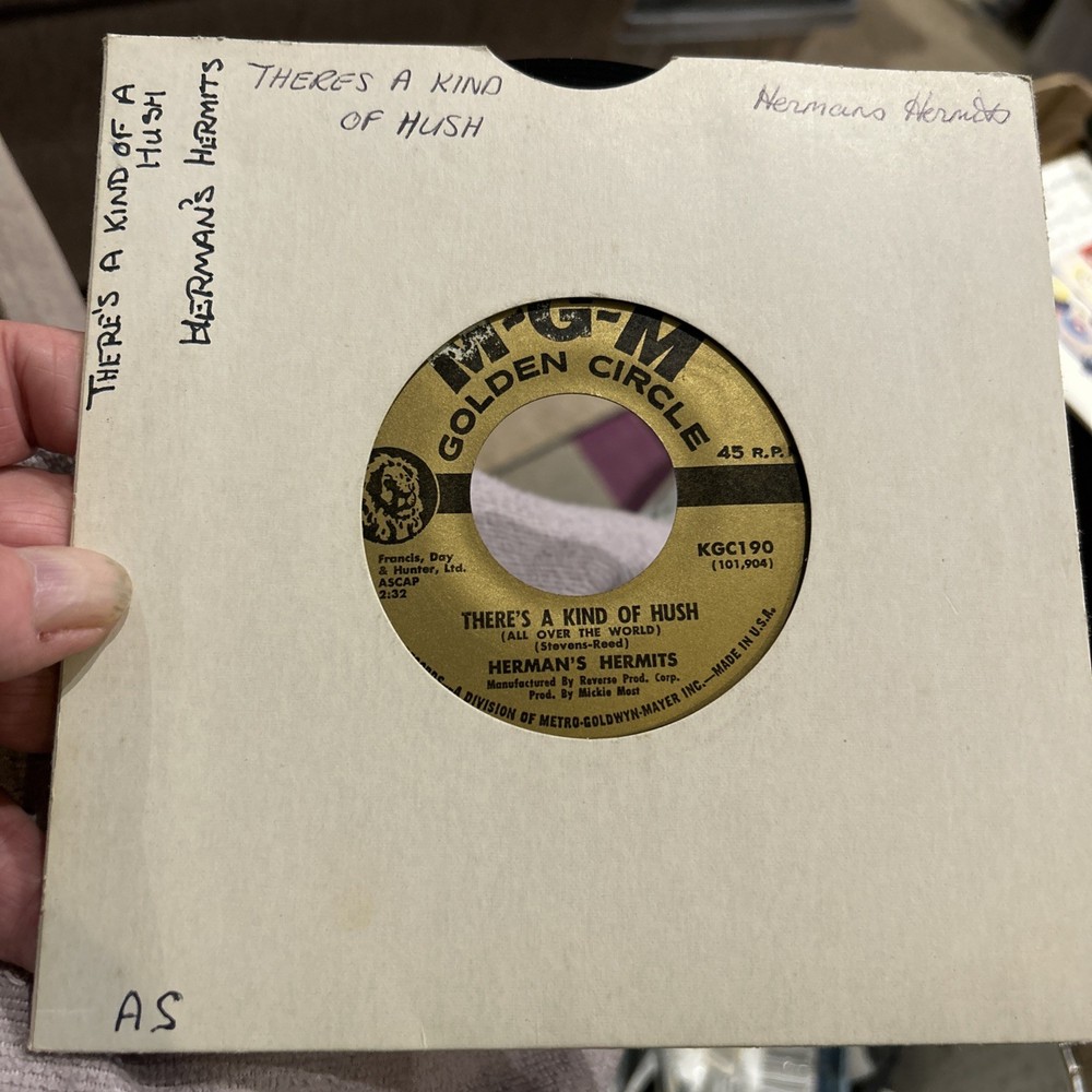 HERMAN’S HERMITS – There’s a Kind of Hush 7” Vinyl Record VG + USA