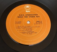 REO Speedwagon – Riding’ The Storm Out – 1973-1978 US Reissue PE 32378