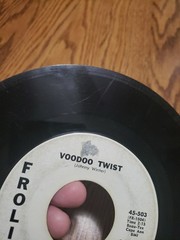 Johnny Winter – Voodoo Twist/Ease My Pain 45RPM Promo Vinyl Frolic White Label G