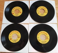 LOT of 4 Peter Pan Records 45 Rudolph the Red Nosed Reindeer Frosty the Snowman