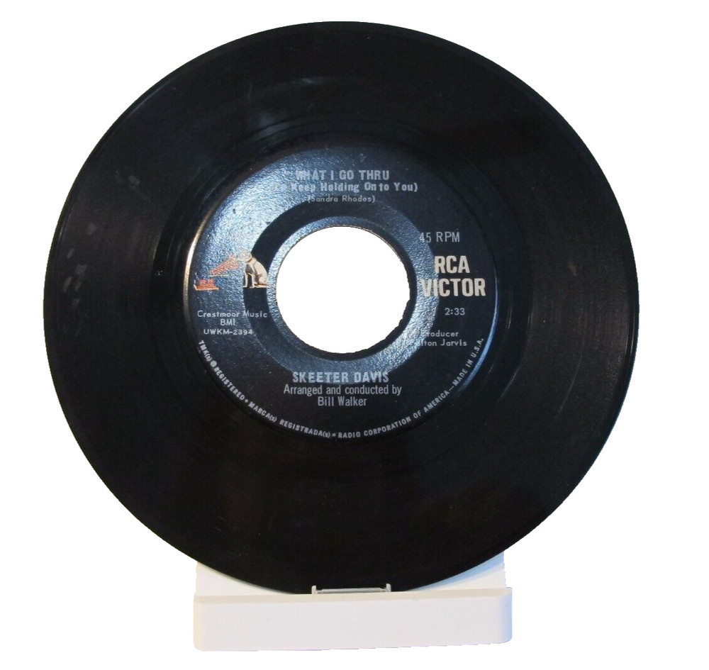 45 RECORD – SKEETER DAVIS – WHAT I GO THRU (TO KEEP HOLDING ON TO YOU)