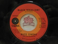 Buck Owens – Made In Japan / Black Texas Dirt, 45 RPM VG+ (23N)