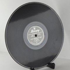 Vic Damone Four Winds / You’re Breaking My Heart 1949 10″ 78 rpm Record 5271