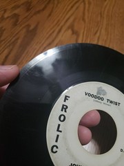 Johnny Winter – Voodoo Twist/Ease My Pain 45RPM Promo Vinyl Frolic White Label G
