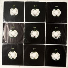 9 ORIG. WHITE RIM NEW APPLE JOHN LENNON 45s INSTANT KARMA BLACK APPLE SLEEVES
