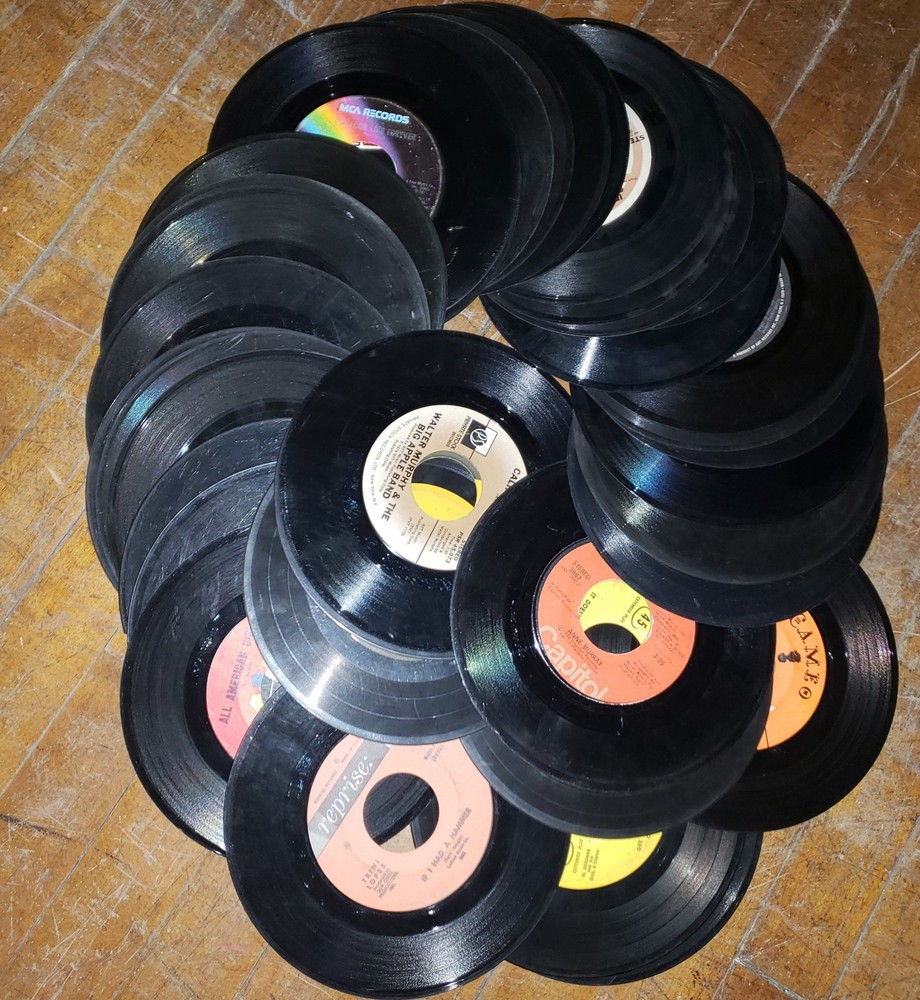 BULK LOT OF 50 LOOSE VINYL 7″ 45RPM RECORDS FOR ARTS, CRAFTS & DECORATIONS