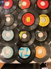 45 rpm records mixed lot of 100, 1950s – 1960s oldies